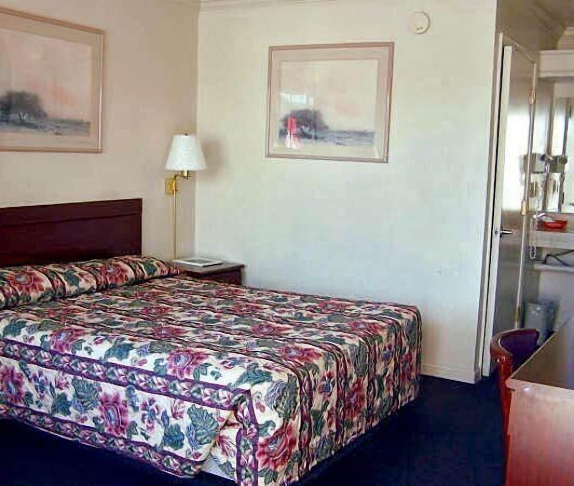 Economy Inn Monterey Seaside Exterior photo